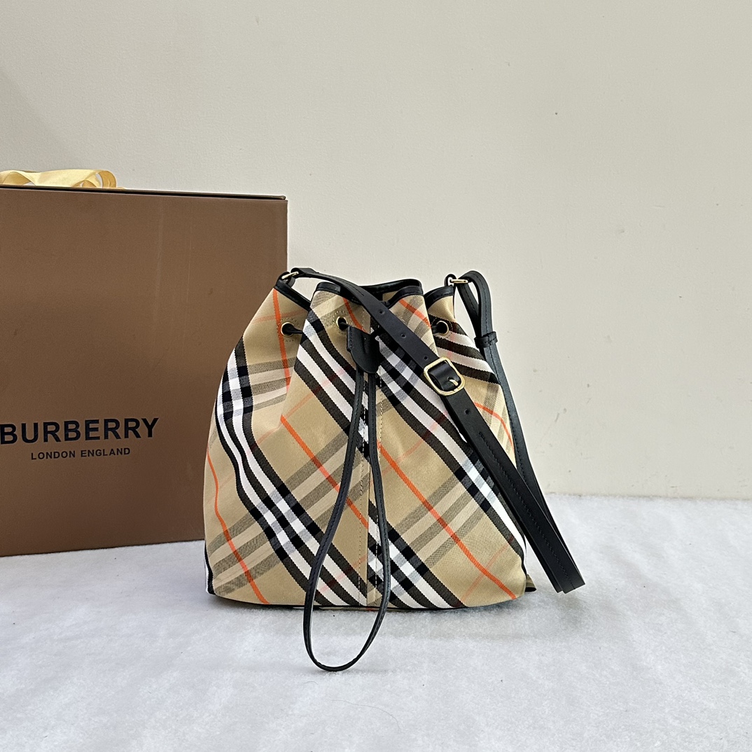 B**rry bucket bag-27.5 x 16 x 29cm