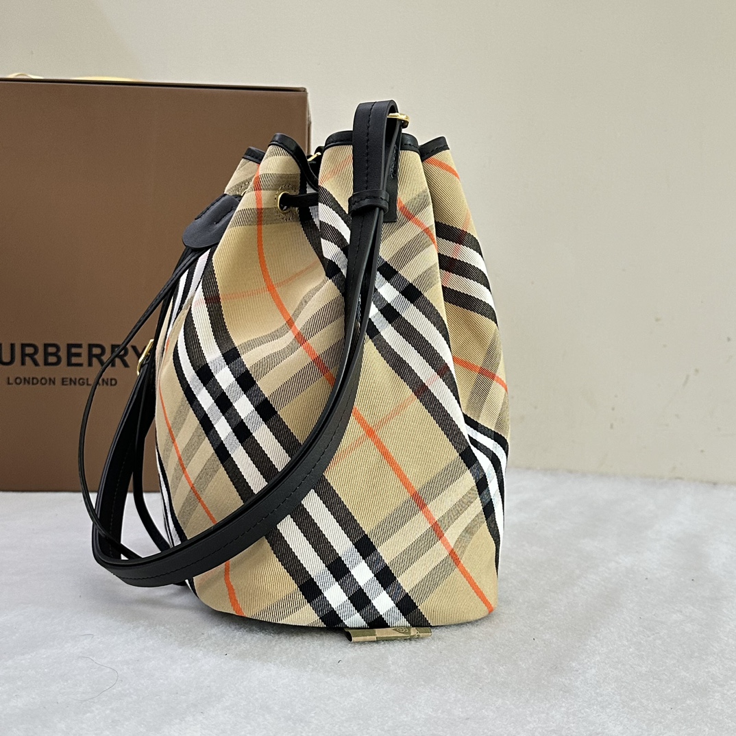 B**rry bucket bag-27.5 x 16 x 29cm