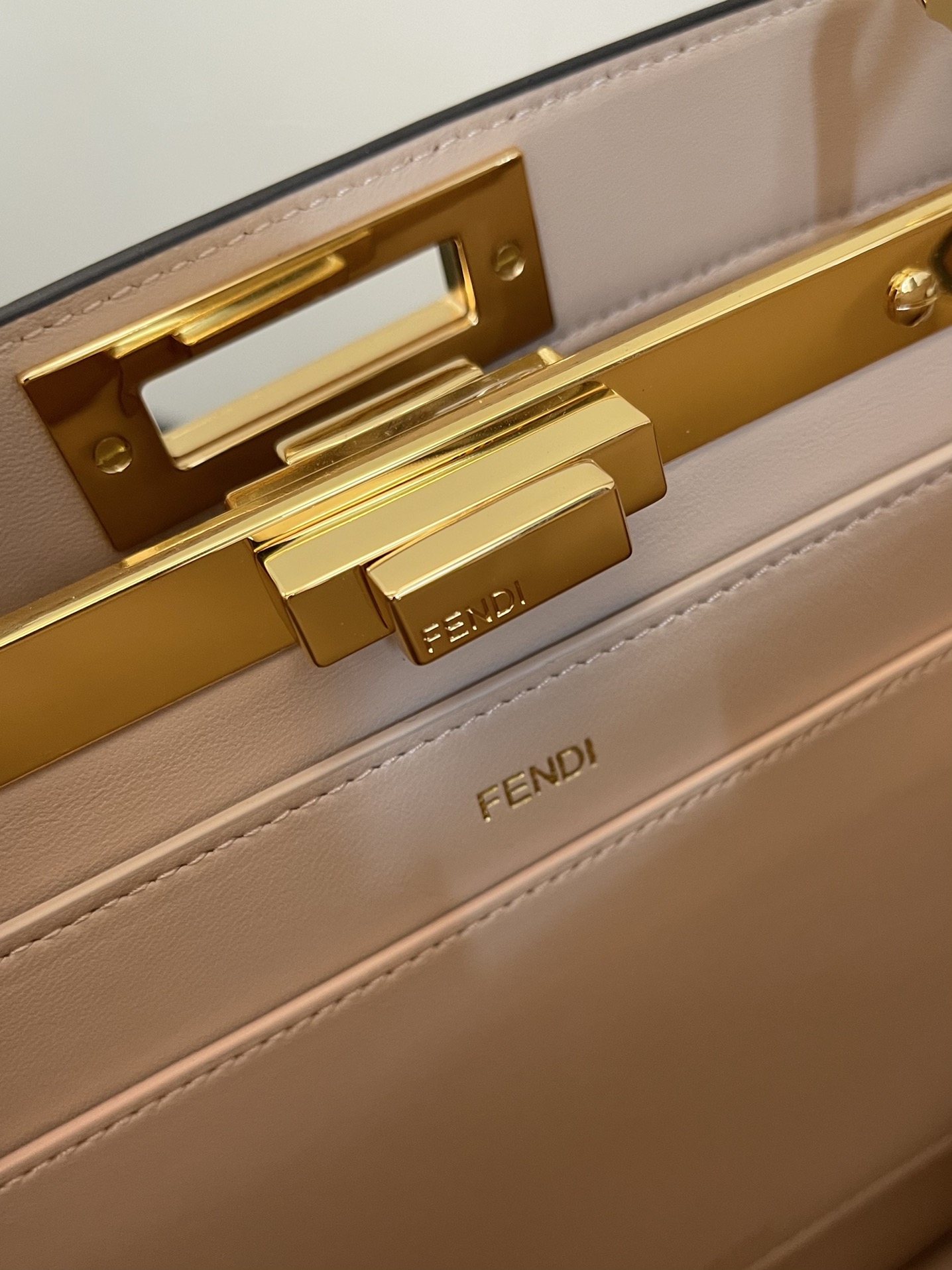 F**di peekaboo iseeu bag-33x25x13cm