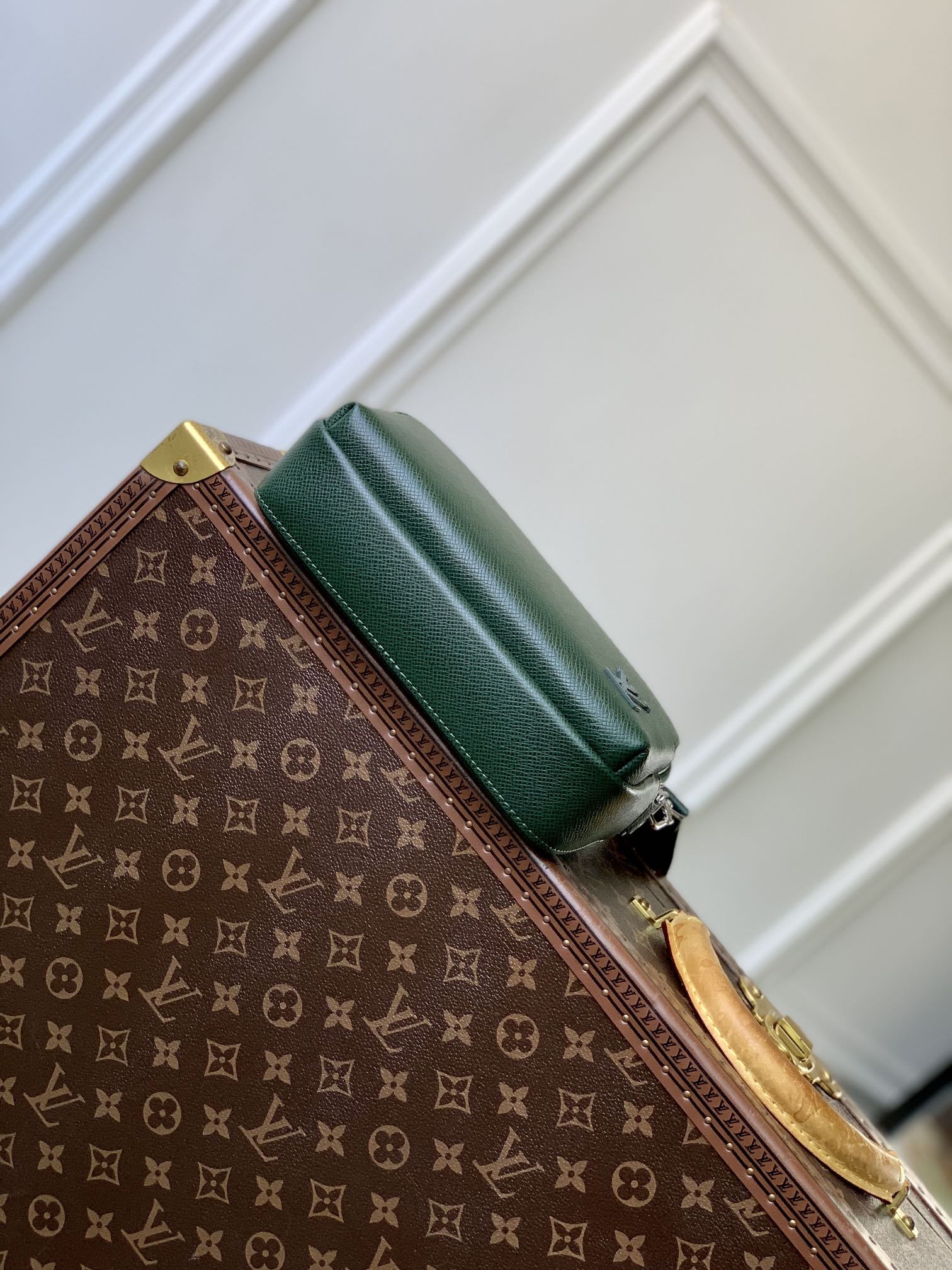 l0*is V*t0n avenue bag-22.5 x 15.5 x 7.5cm