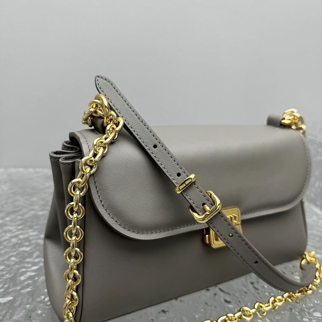 M*um*u leather shoulder bag -25*8*15cm