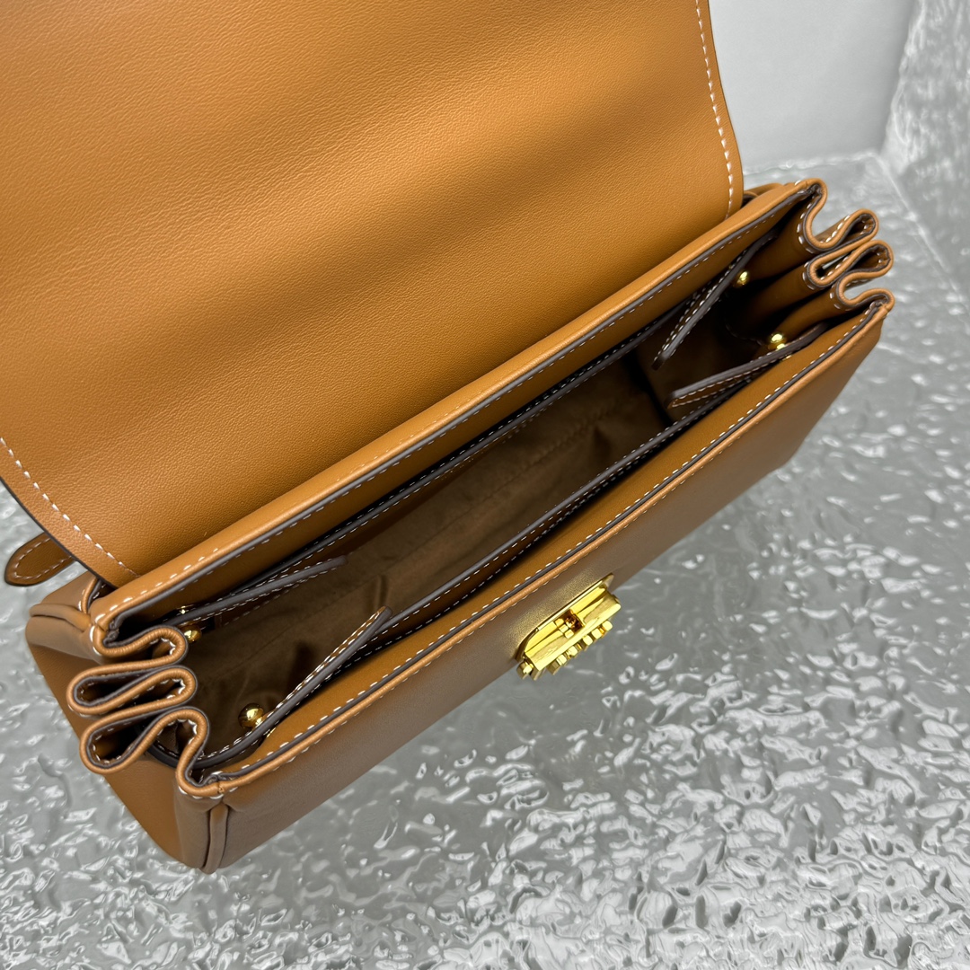 M*um*u leather shoulder bag -25*8*15cm