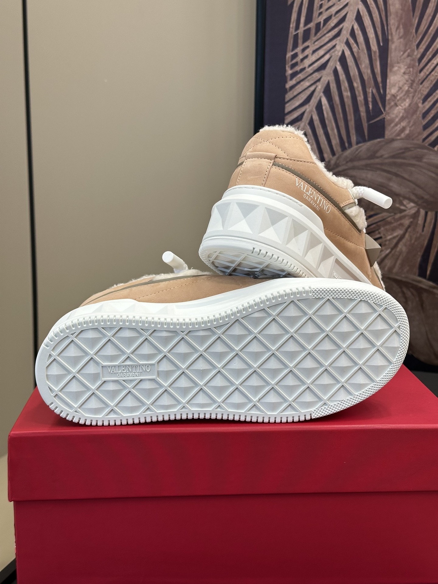 Va1e*ntin0 sneakers