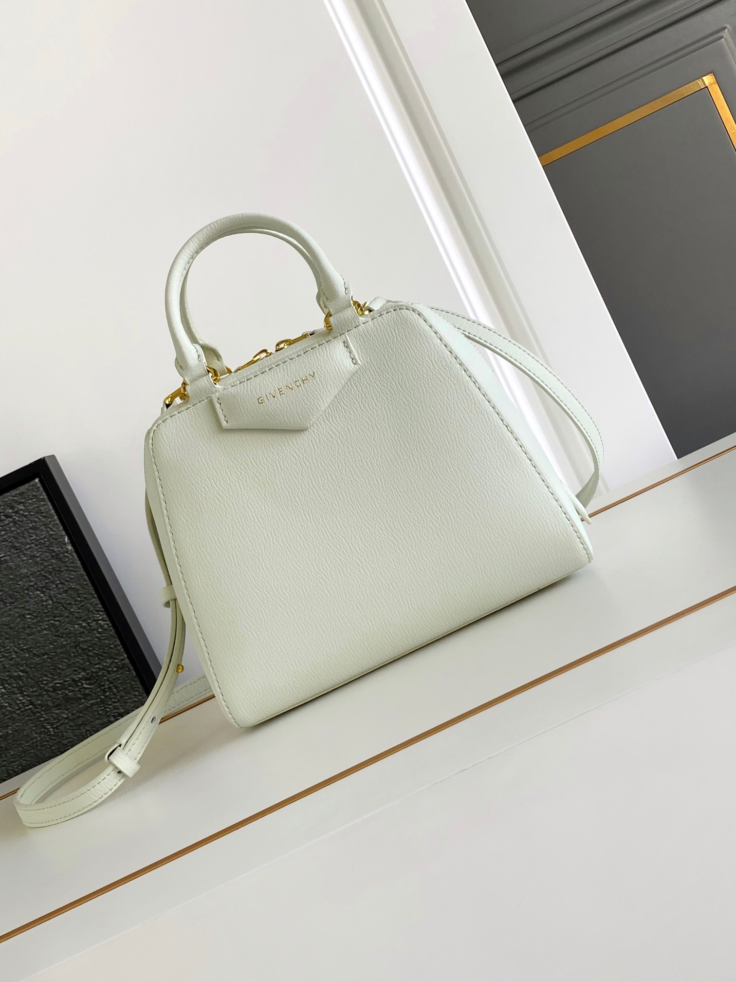 G1uenchy anyigona cube tote-13*19*22cm