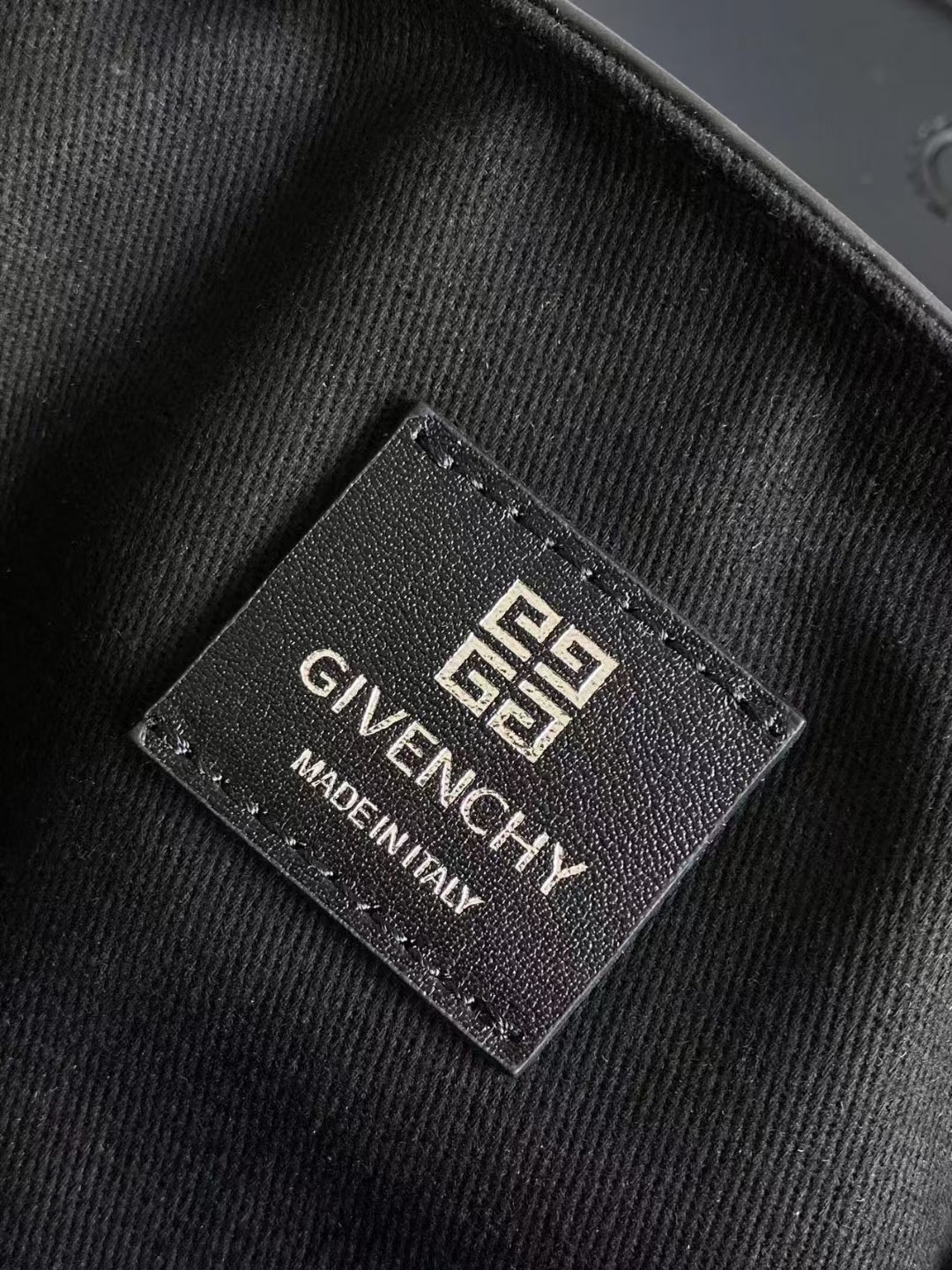 G1uenchy voyou roller bag-25*10*13cm