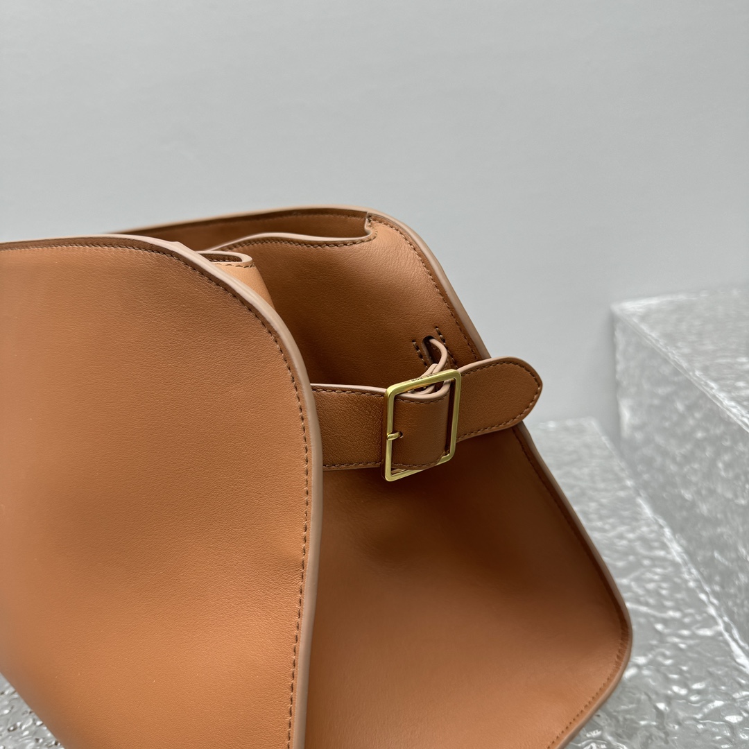 T*e R0w margaux eq clutch-43*20*24cm