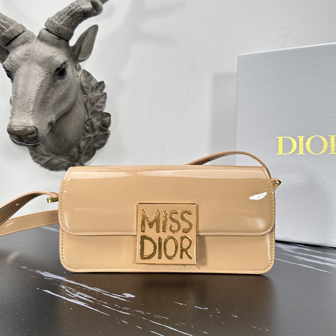 D*or miss D*or allover bag-22*11*6cm
