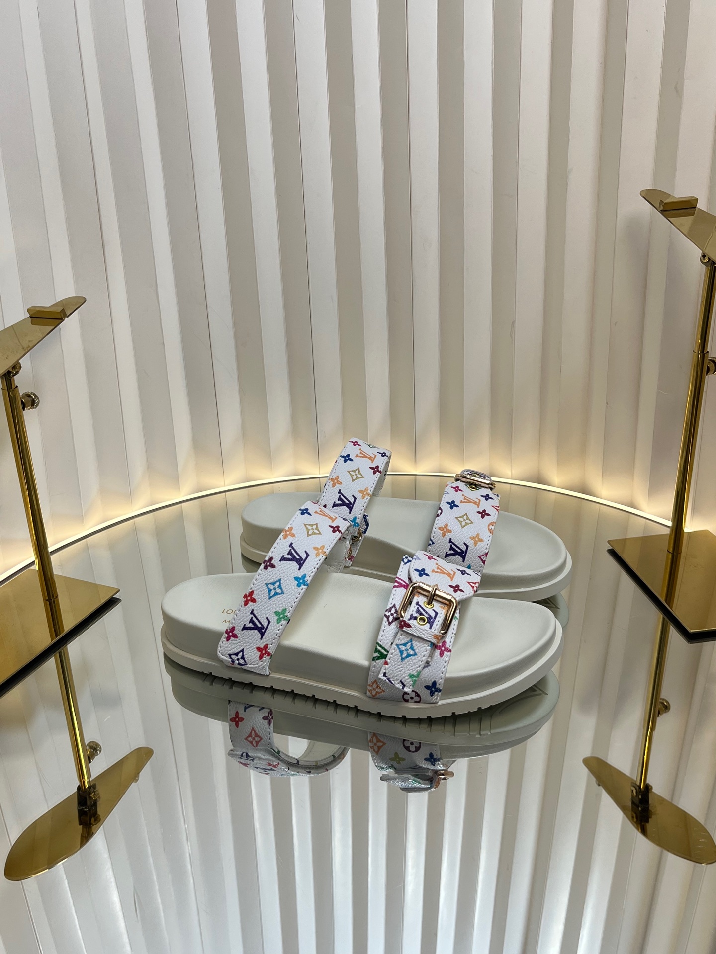 l0vis Vvtt0n sandals-3cm