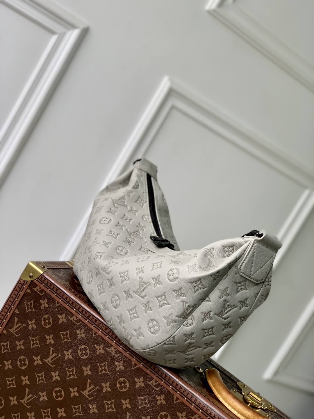 l0vis Vvtt0n hobo hamac bag-19 x 10 x 39cm
