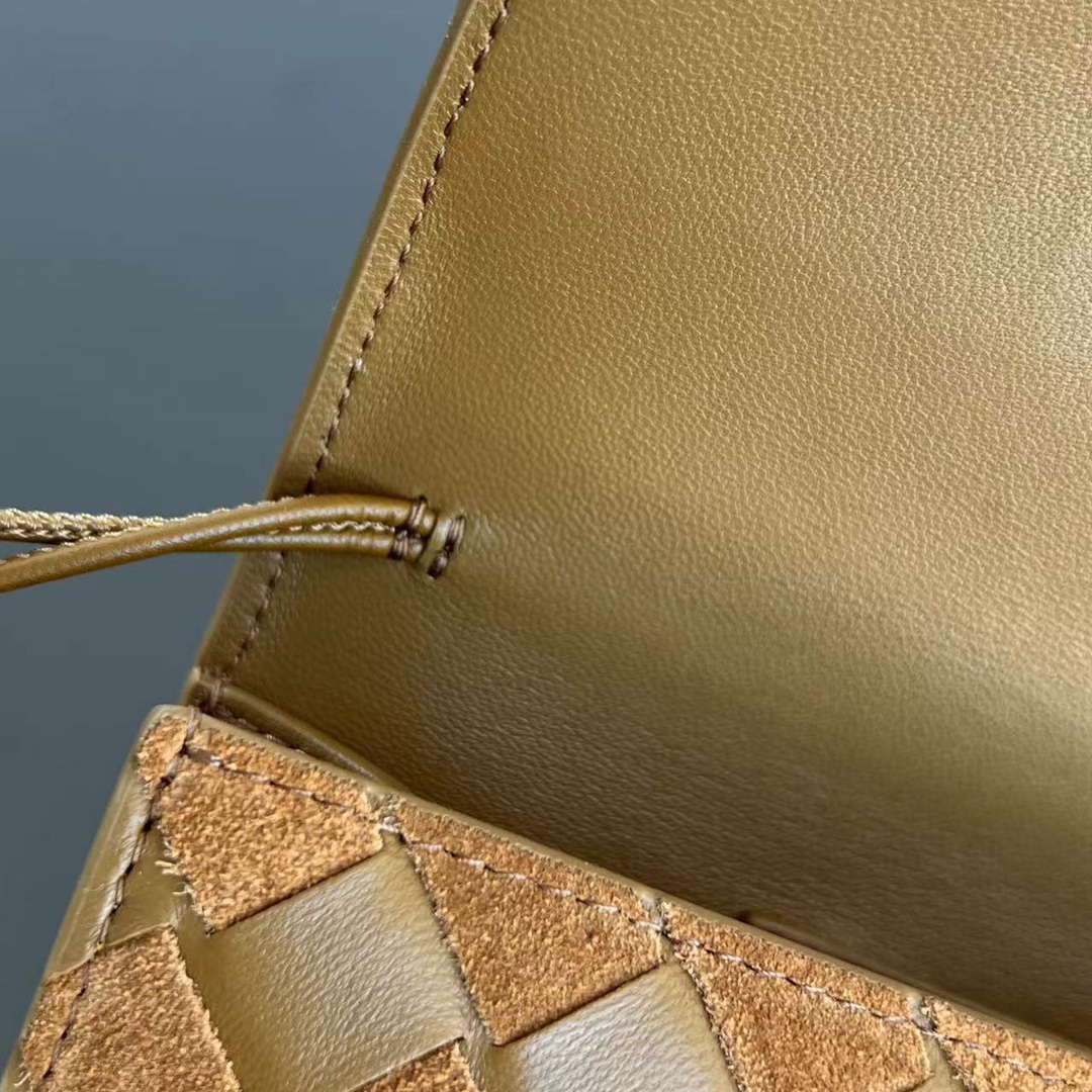 b0tt*ga Ven*ta clutch-31x13x3 cm