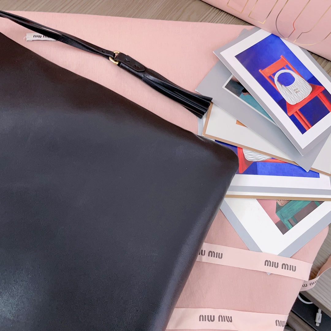 M1v M1v joie leather bag--28 x31cm