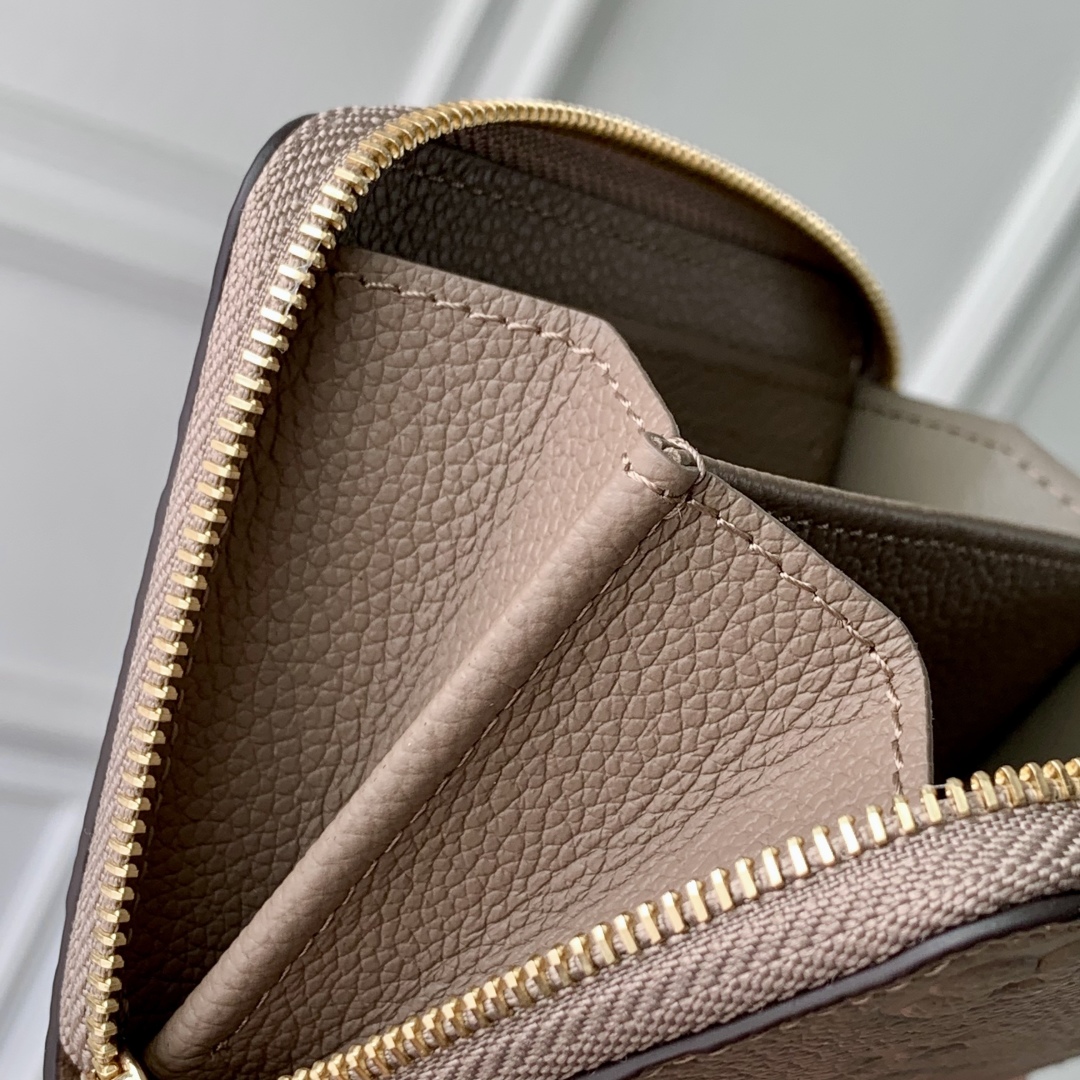 l0vis Vvtt0n wallet-11 x 8 x 1cm