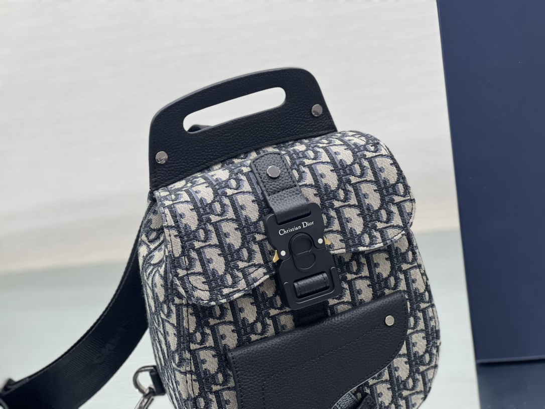 Diro Gallop Sling Bag Black Grained Calfskin-19*27.5*11.5CM