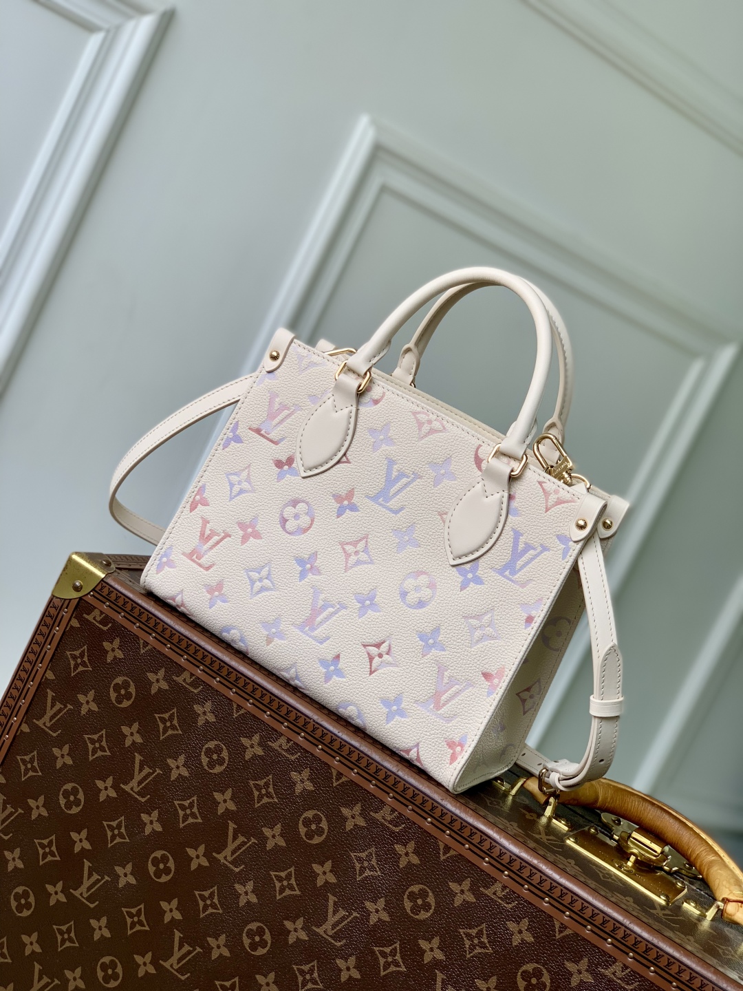 l0vis Vvtt0n onthego monogram bold handbag-m14576-19 x 11.5 x 25cm