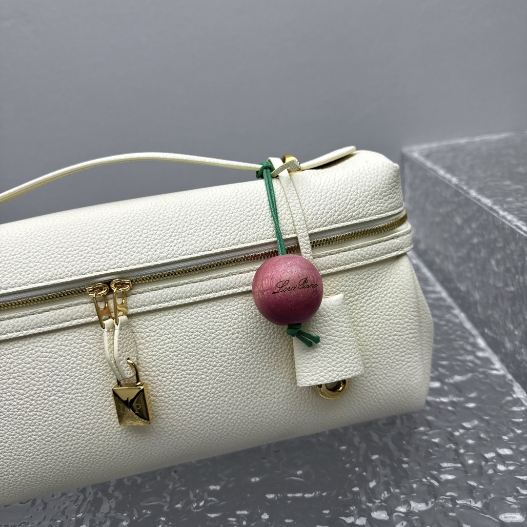 L0r0 P1ana Extra Softy Bag L33-33*14*9CM