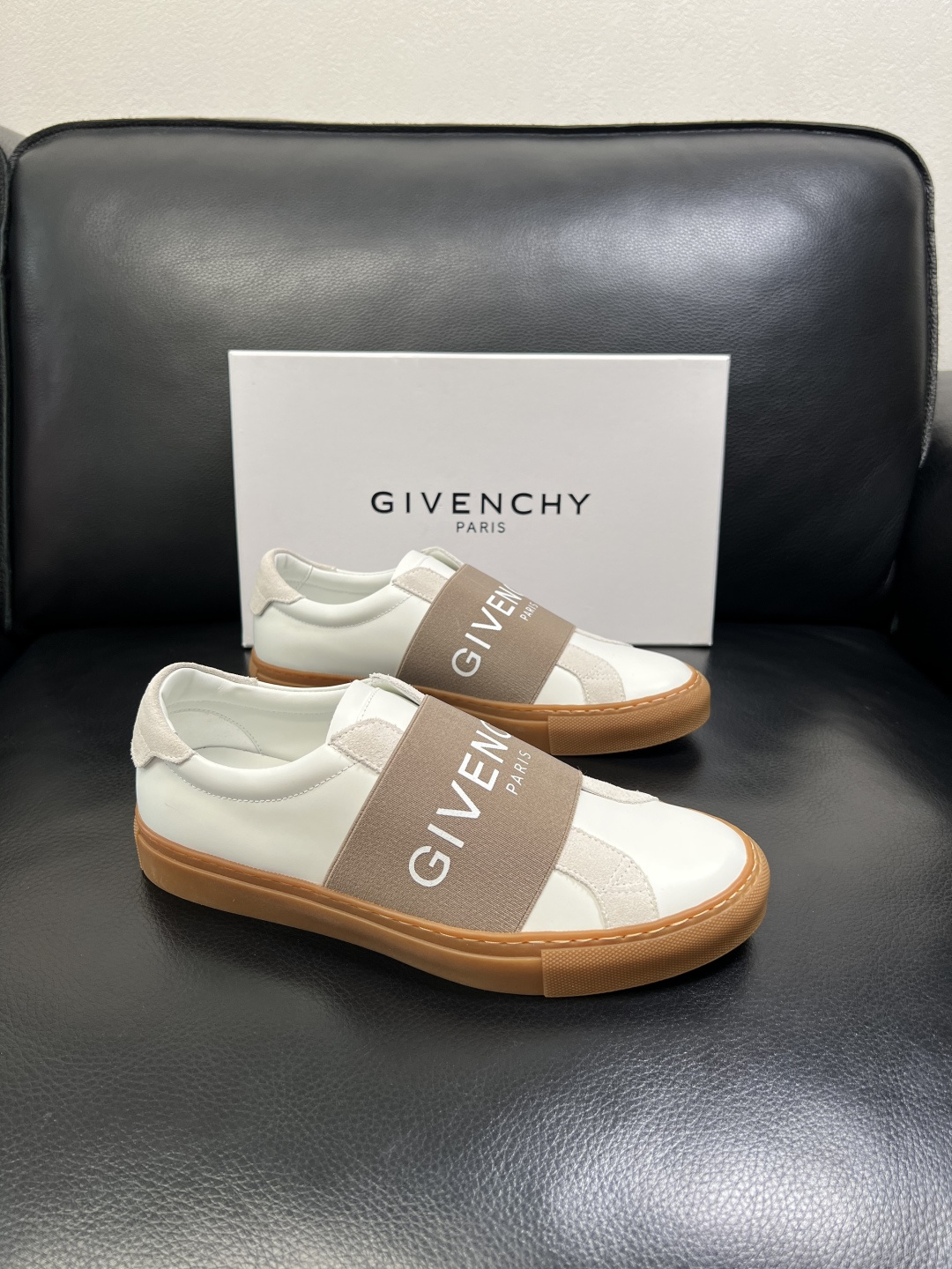 Gienvchy Sneakers