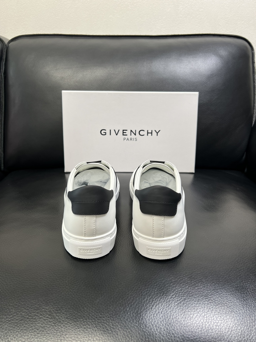 Gienvchy Sneakers
