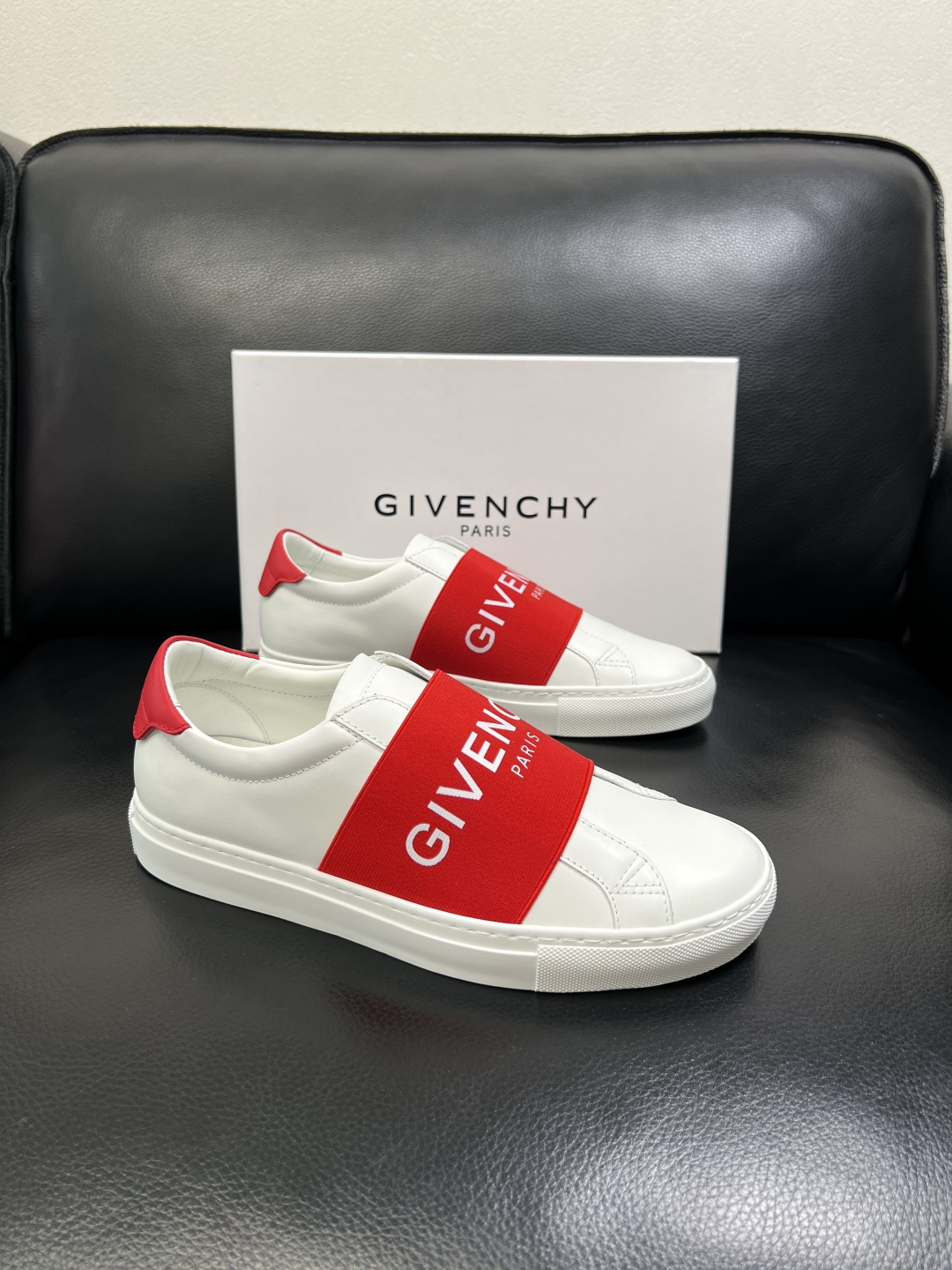 Gienvchy Sneakers
