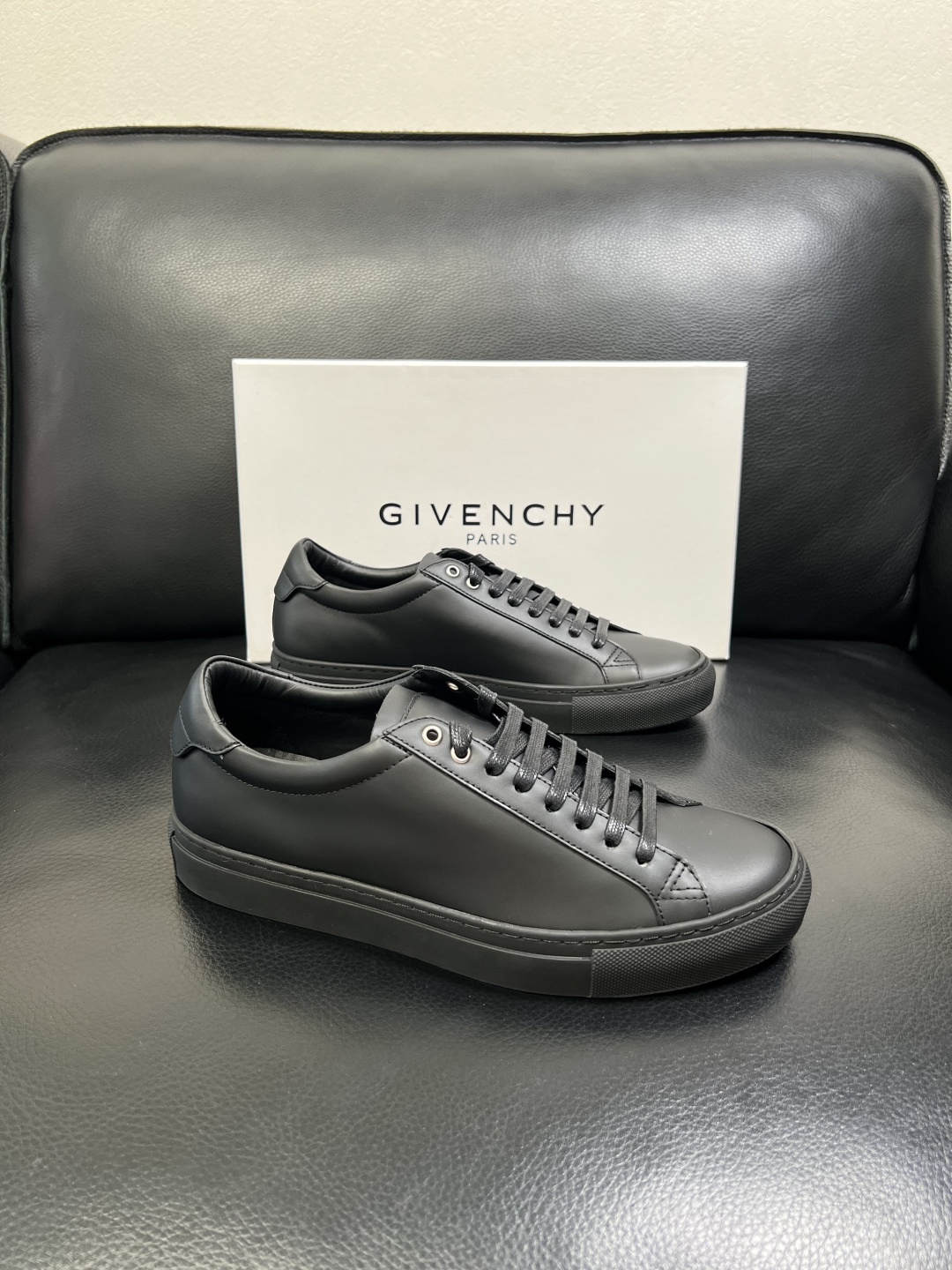 Gienvchy Sneakers