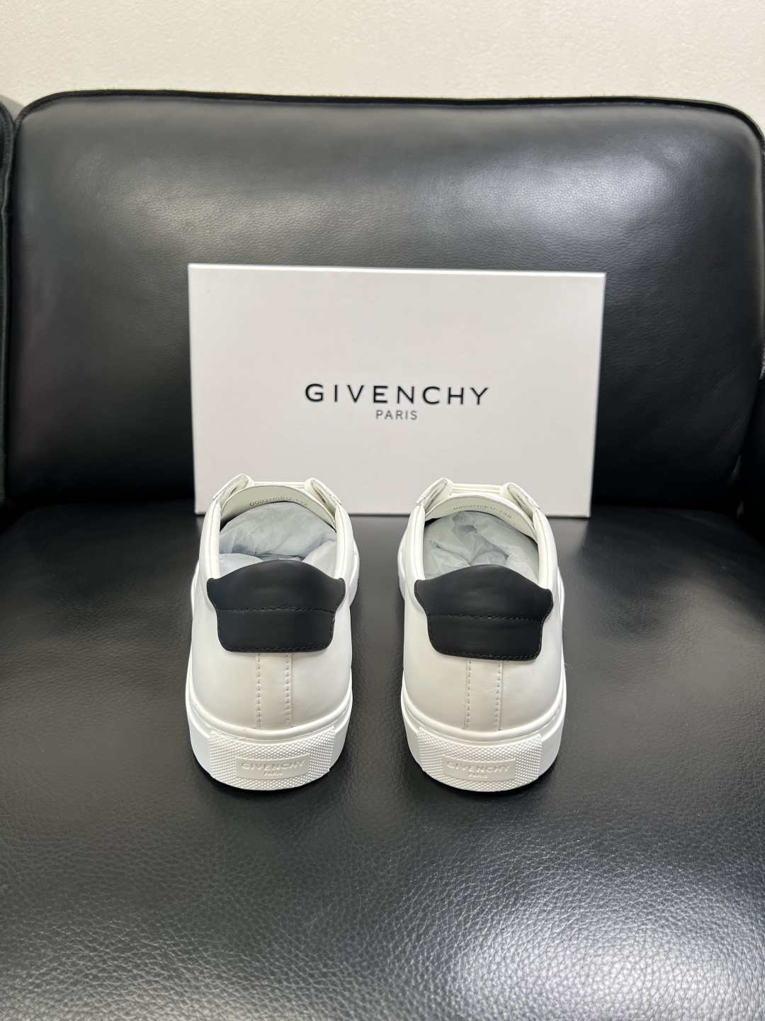 Gienvchy Sneakers