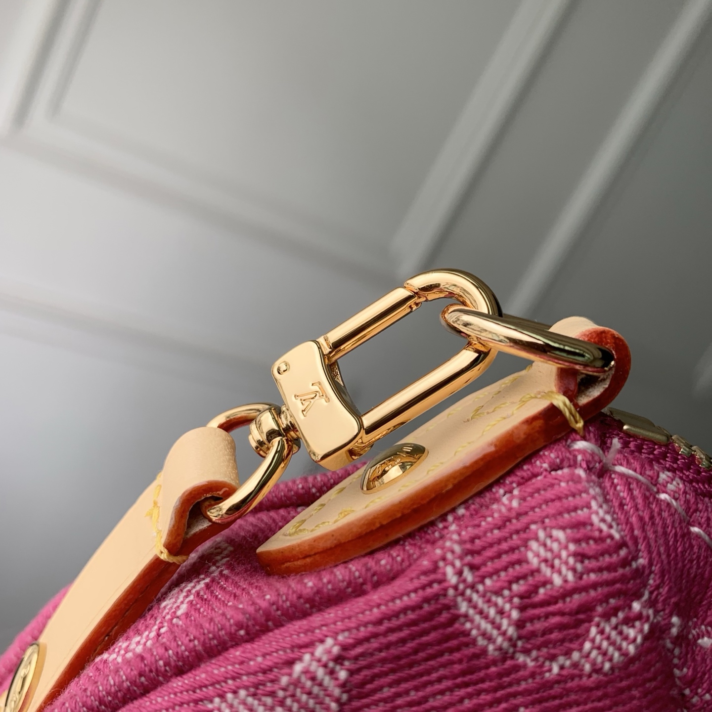 L0vis Vvtt0n Pochette Valley Bag-15 x 7 x 21CM