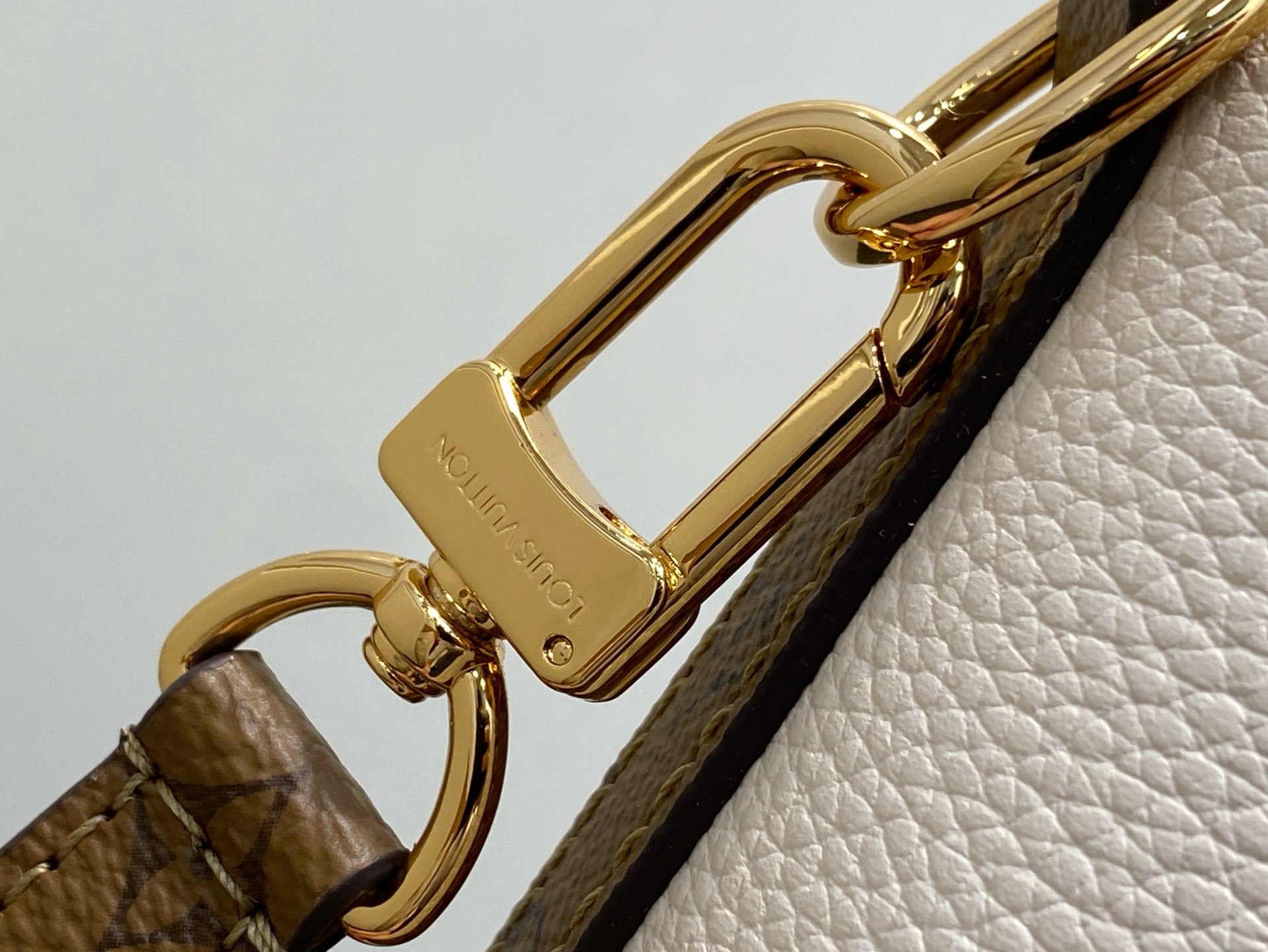 L0vis Vvtt0n Multipass - Handbags-26*10*30CMCM