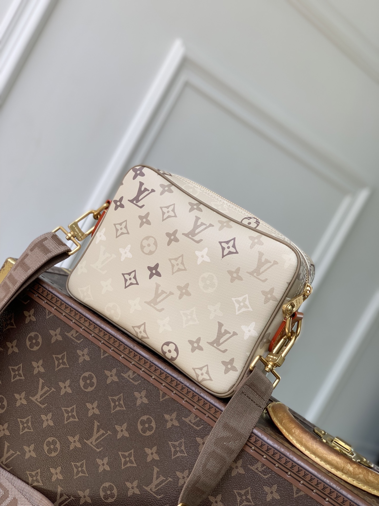 L0vis Vvtt0n Nil Messenger Bag-M29273-25 x 17.5 x 11CM