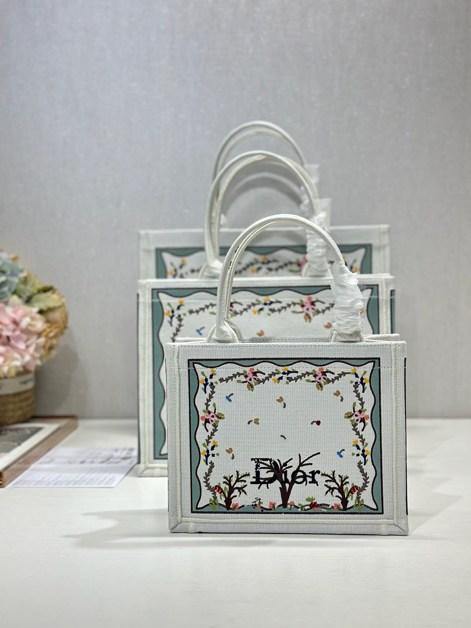 Diro Book Tote