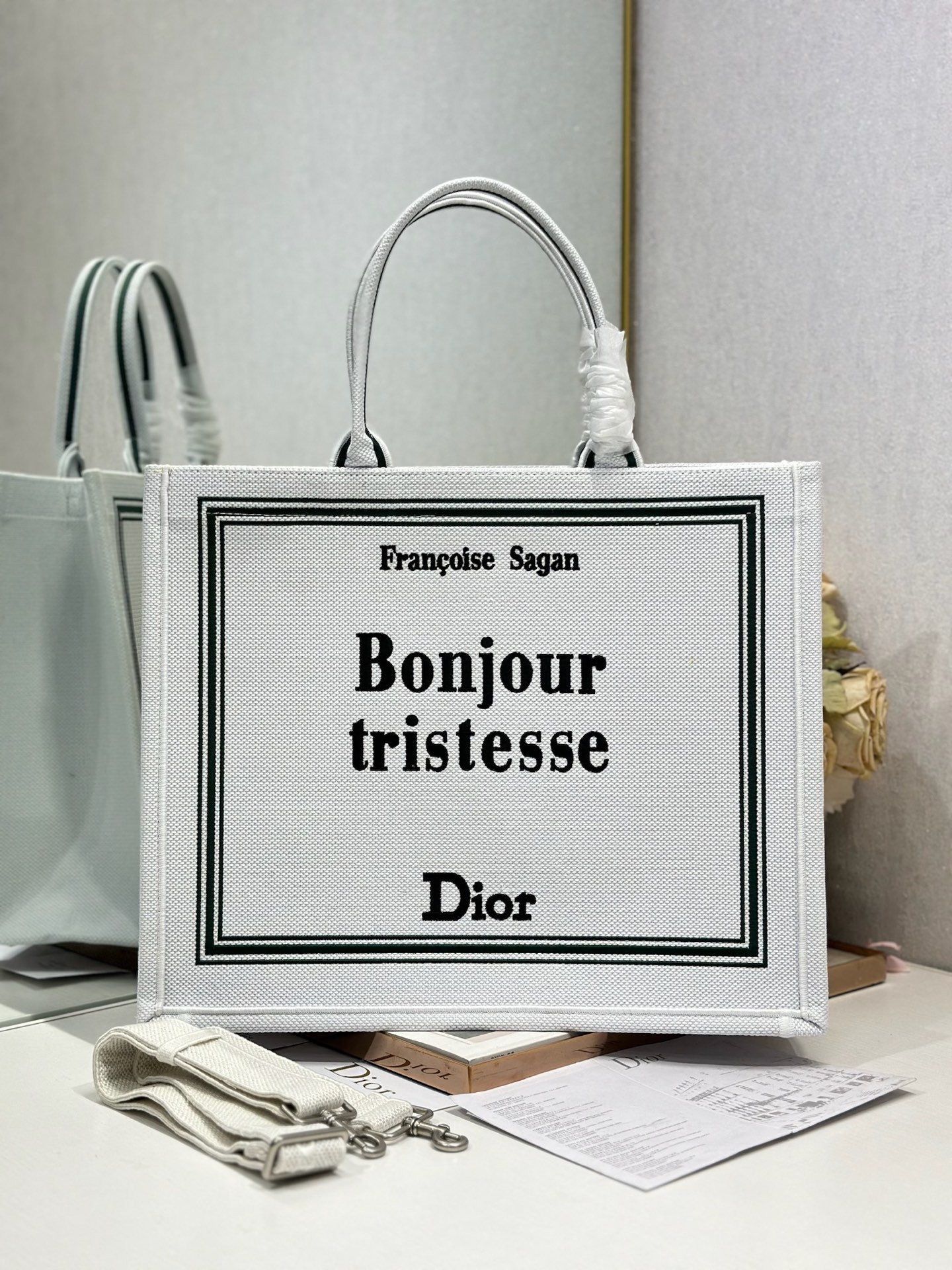 Diro Book Tote