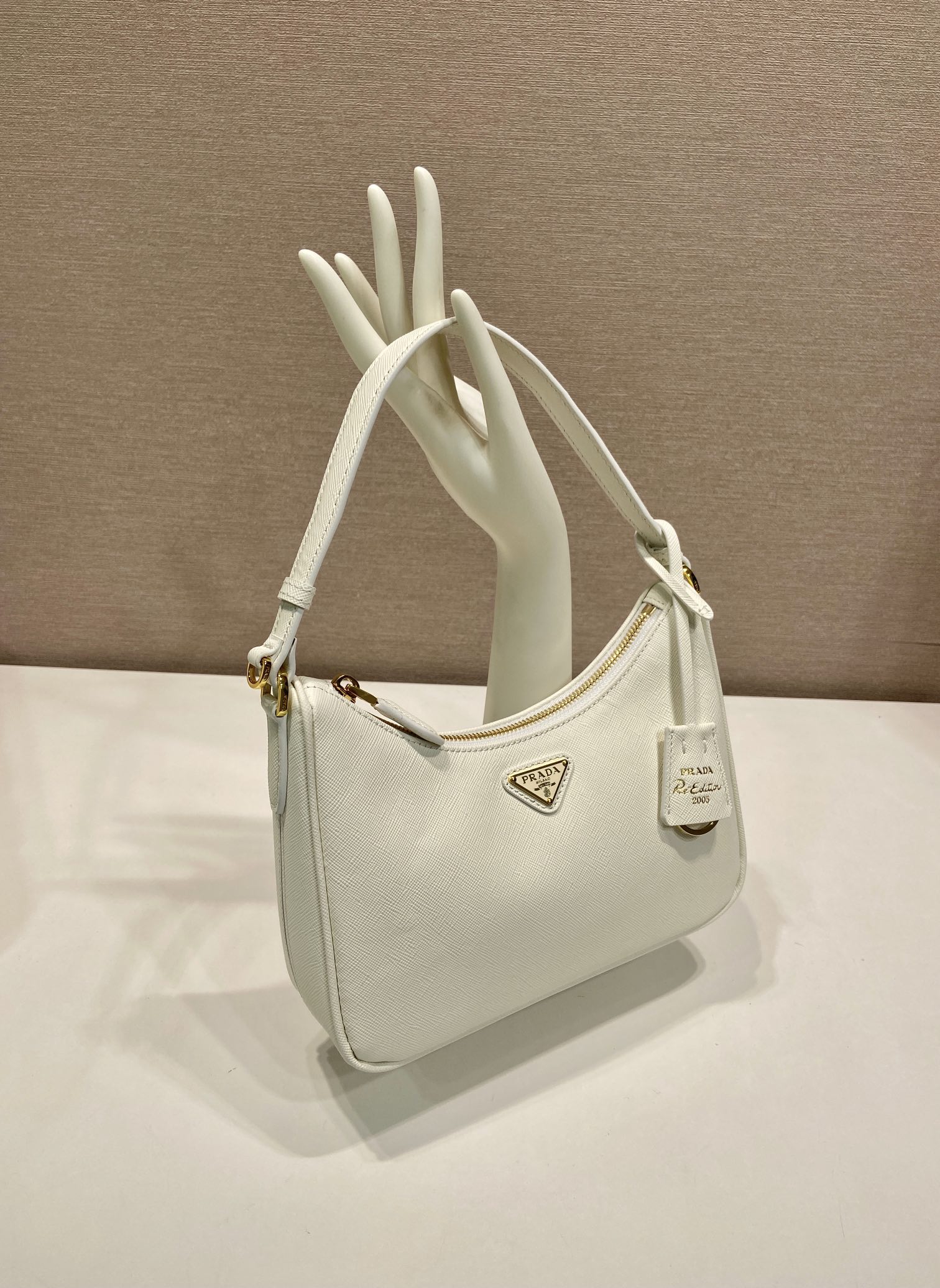 Pra*a Re-Edition Hobo Saffiano Leather Bag-22*18*6CM