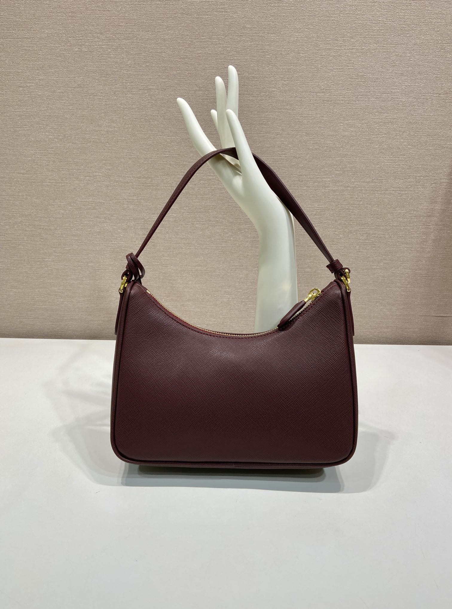 Pra*a Re-Edition Hobo Saffiano Leather Bag-22*18*6CM