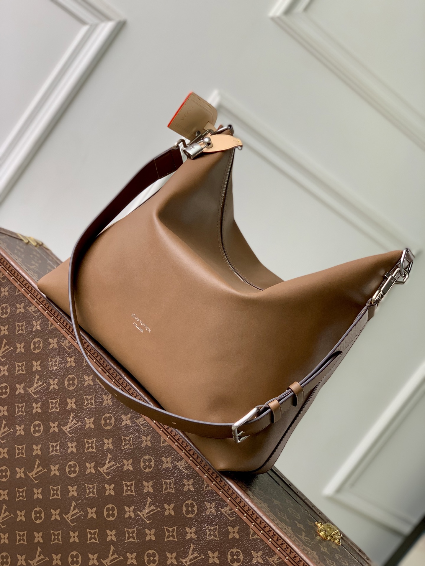L0vis Vvtt0n Vagabond Hobo-M28392-48 x 38 x 14CM
