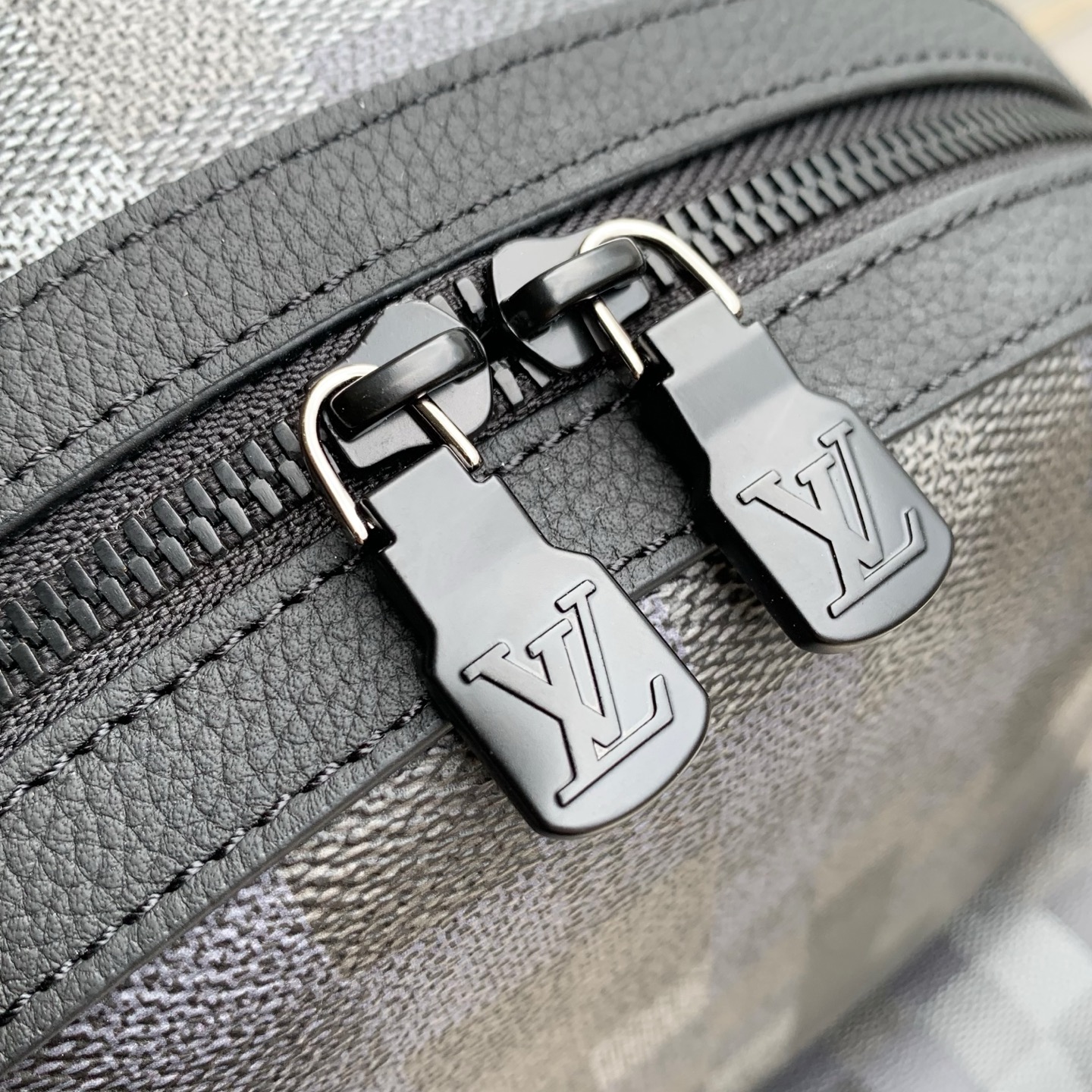 L0vis Vvtt0n Discovery PM Backpack-M28789-31 x 42 x 17CM