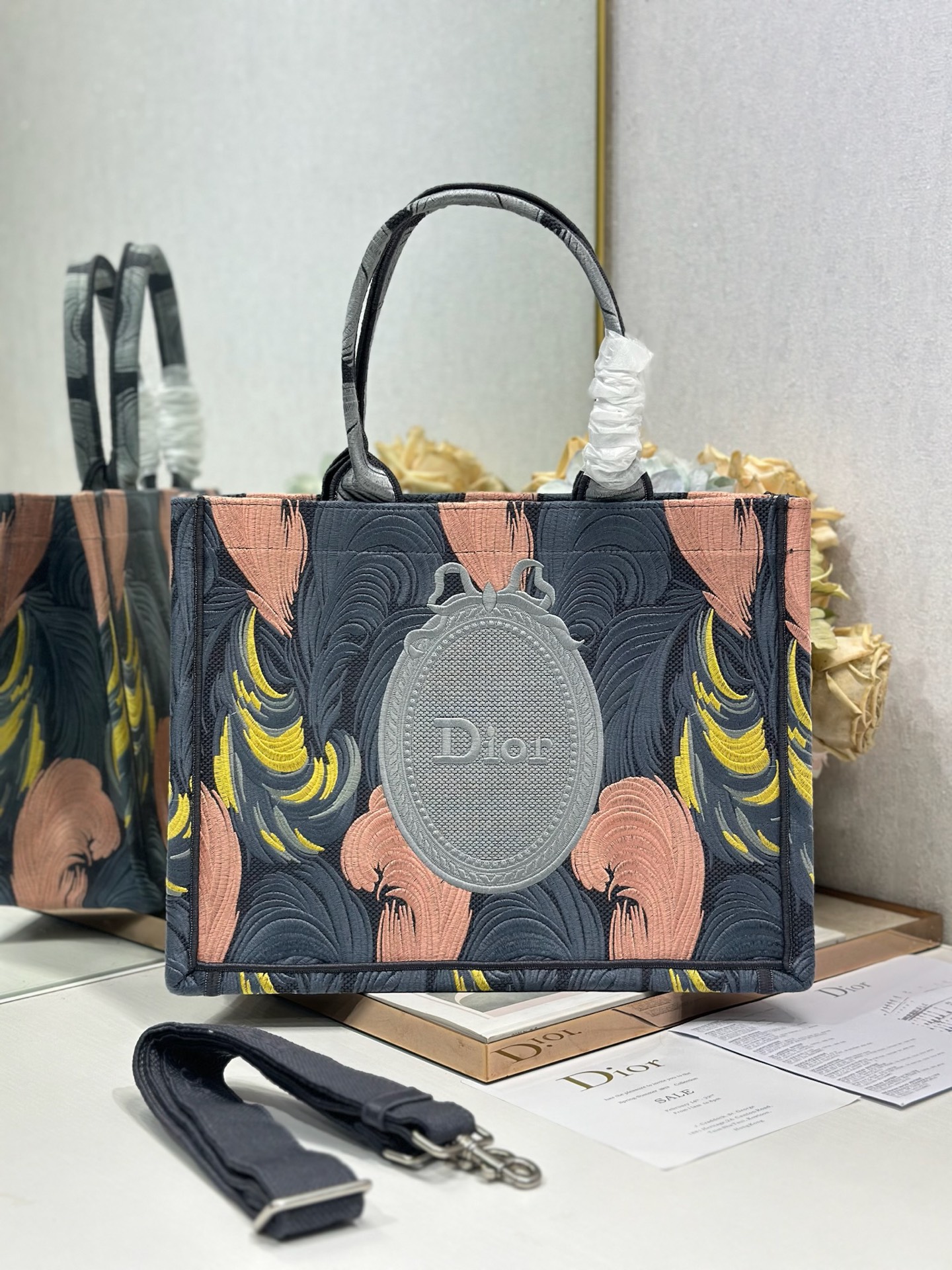 Diro Book Tote