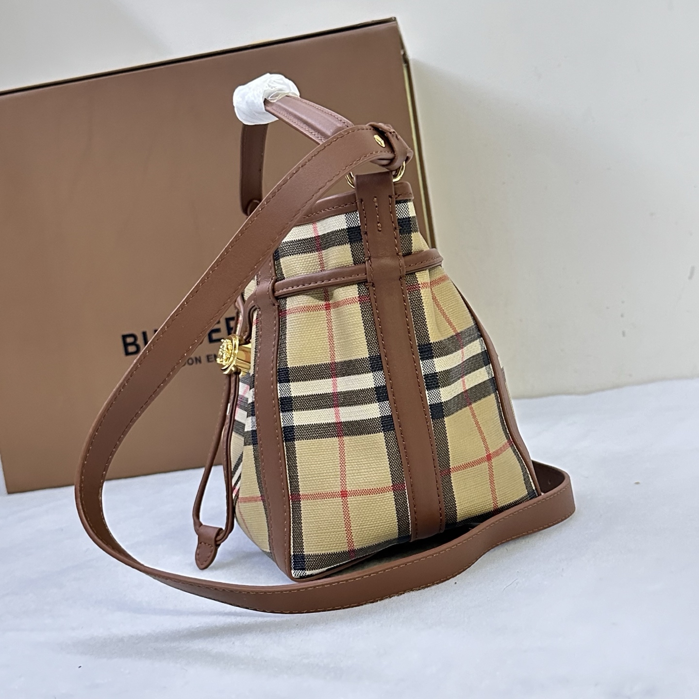 Burberr.y Mini Check Bucket Bag-13 x 18 x 20CM