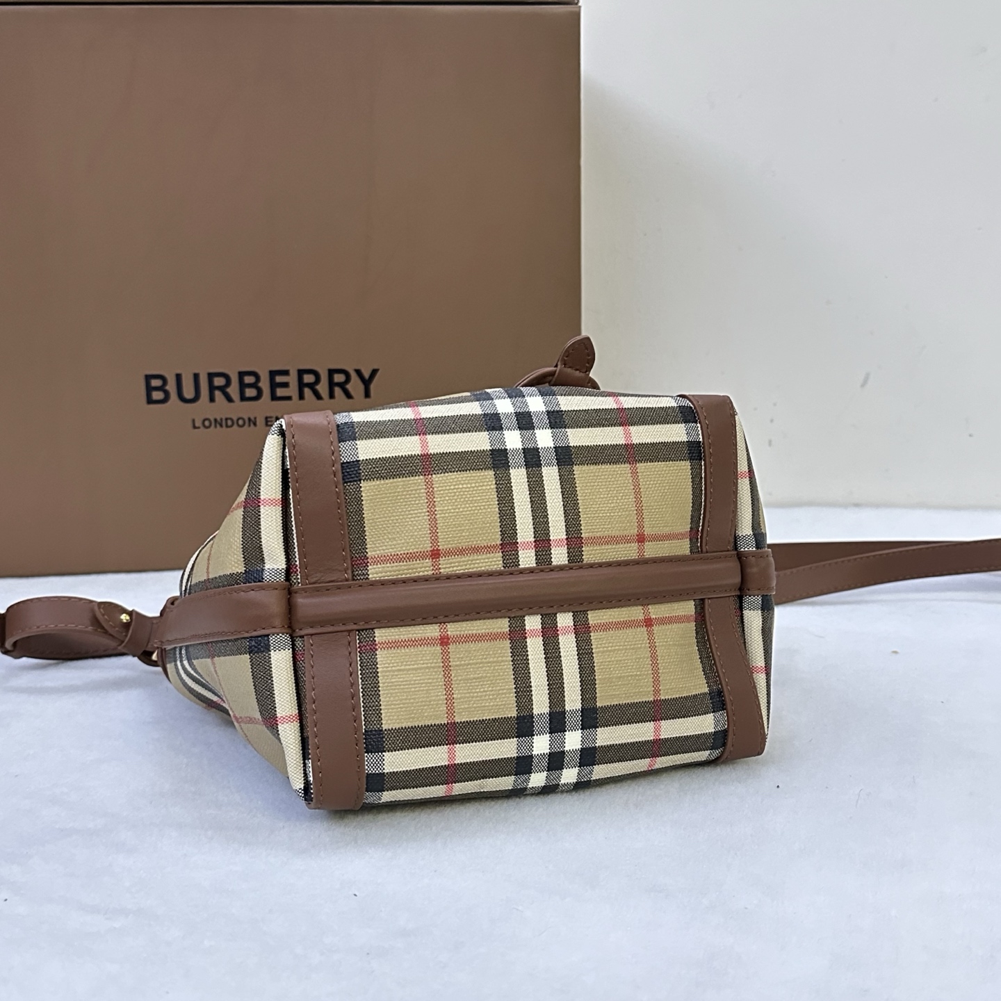 Burberr.y Mini Check Bucket Bag-13 x 18 x 20CM