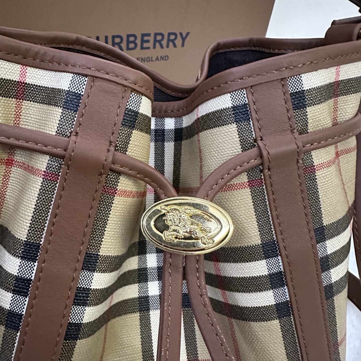 Burberr.y Mini Check Bucket Bag-13 x 18 x 20CM