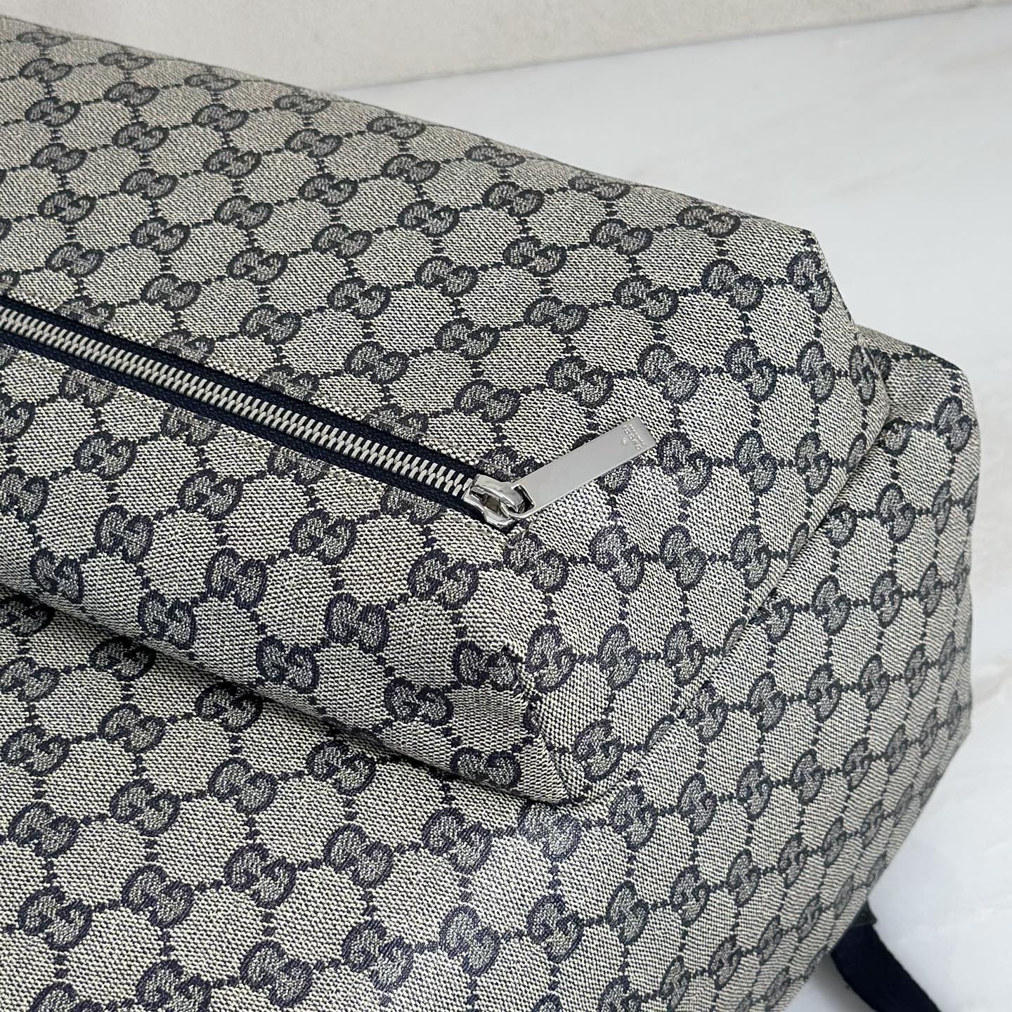 Gvc*1 Essence Classic Medium Backpack in Blue GG Canvas-34*45*17CM