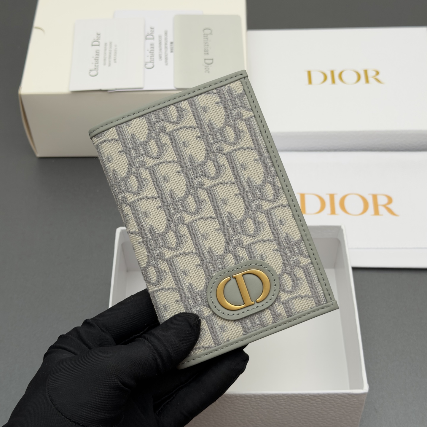 Diro Oblique 30 Montaigne Passport Holder-10*14*2CM