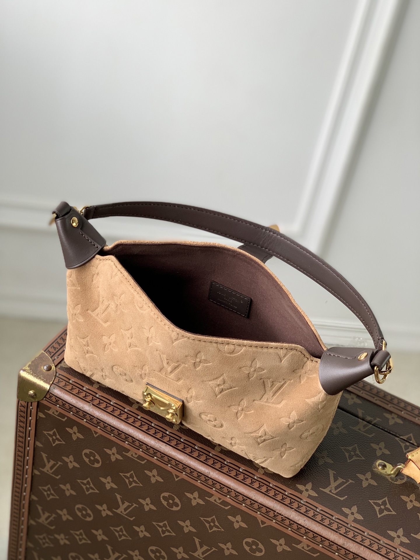 L0vis Vuit*ton Pochette Mia Bag-M2A252-22 x 14.5 x 8CM