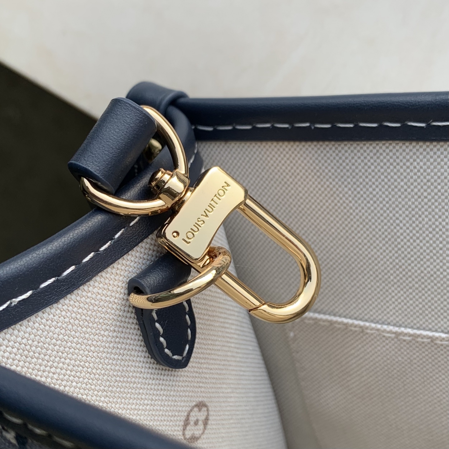 L0vis Vvtt0n OnTheGo PM - Handbags-M2A097-19 x 11.5 x 25CM