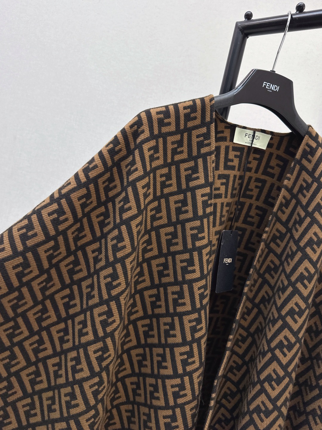 FE*NDI FF-logo Print Poncho | Brown