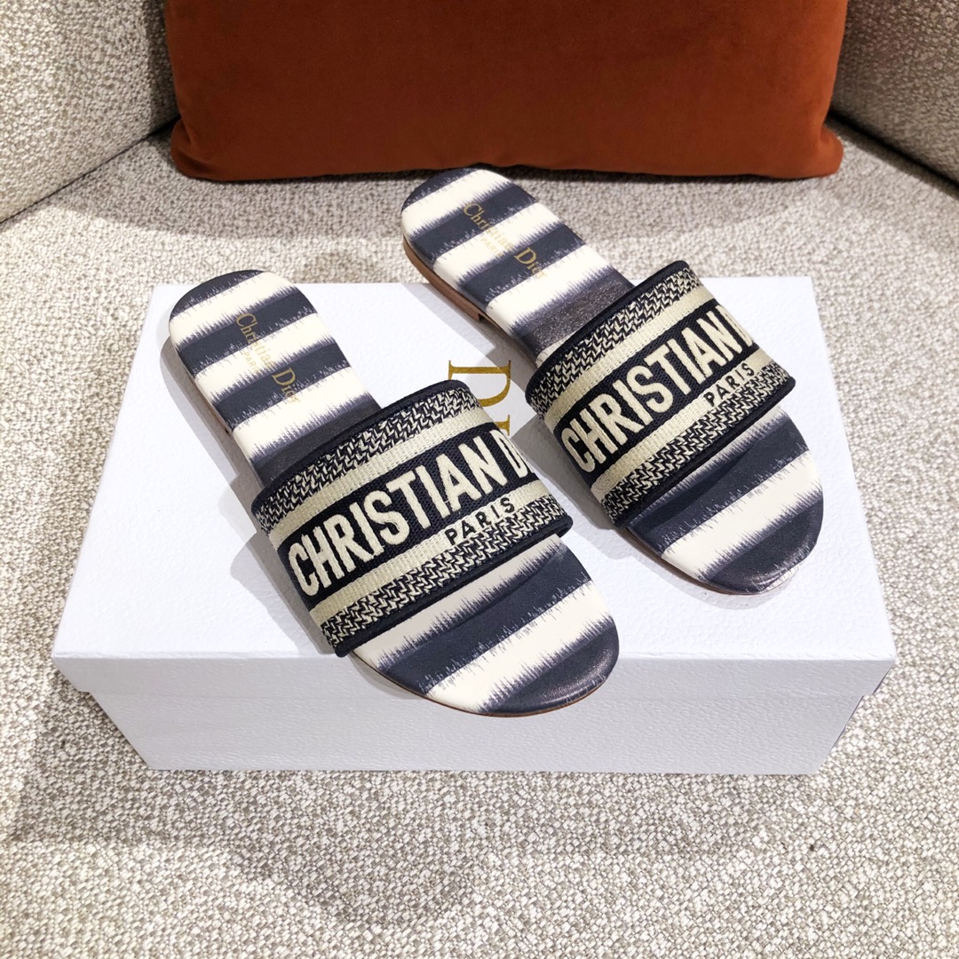 D*or sandals