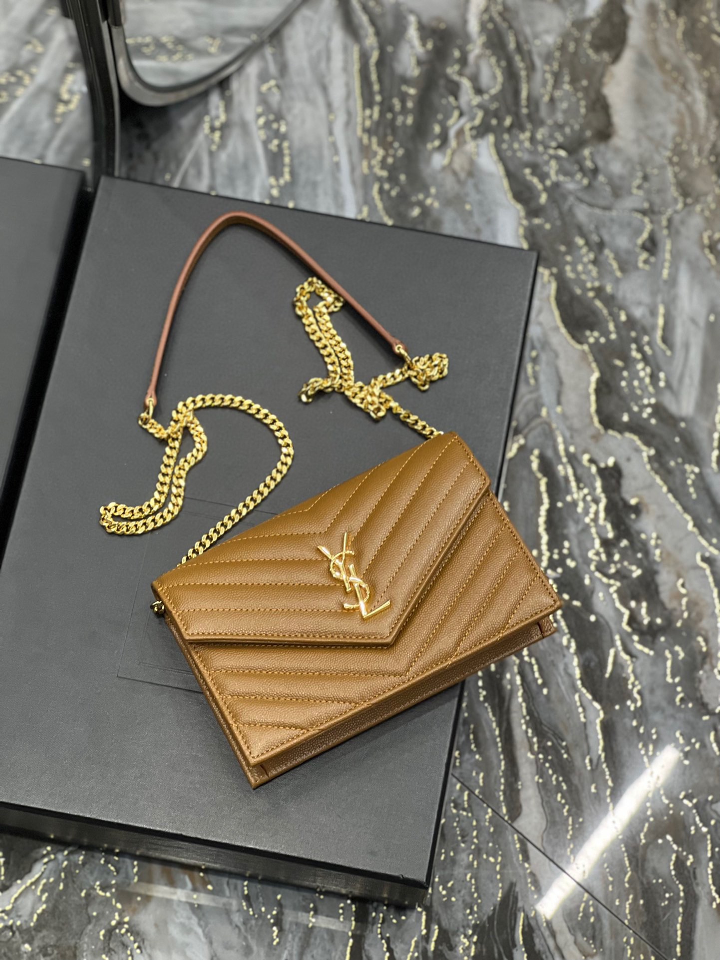 Y*L wallet on chain-19x11.5x4cm